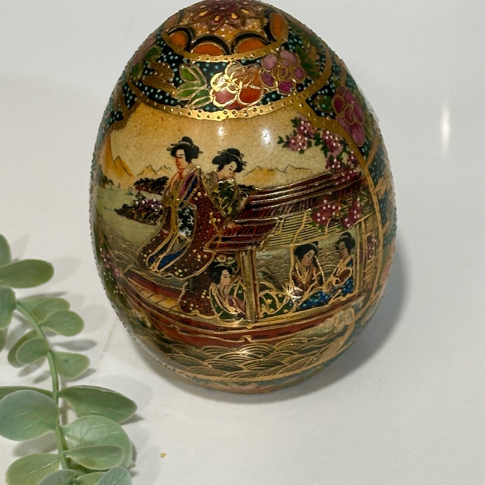 Vintage Hand Painted Gold Gilt Satsuma  Porcelain Egg Geisha Girls Collectible
